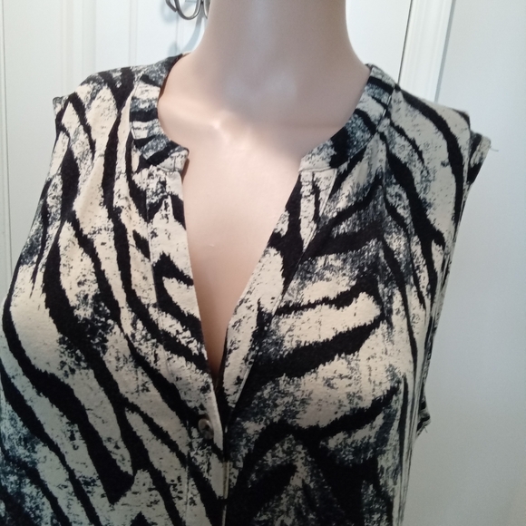 New Directions Sz XL Zebra Print Sleeveless Top w/Black Mossimo Thermal Top XL - Picture 8 of 16